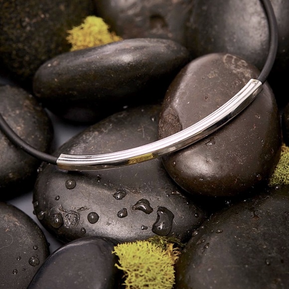 BLACK & STERLING SILVER NECKLACE - Picture 1 of 3